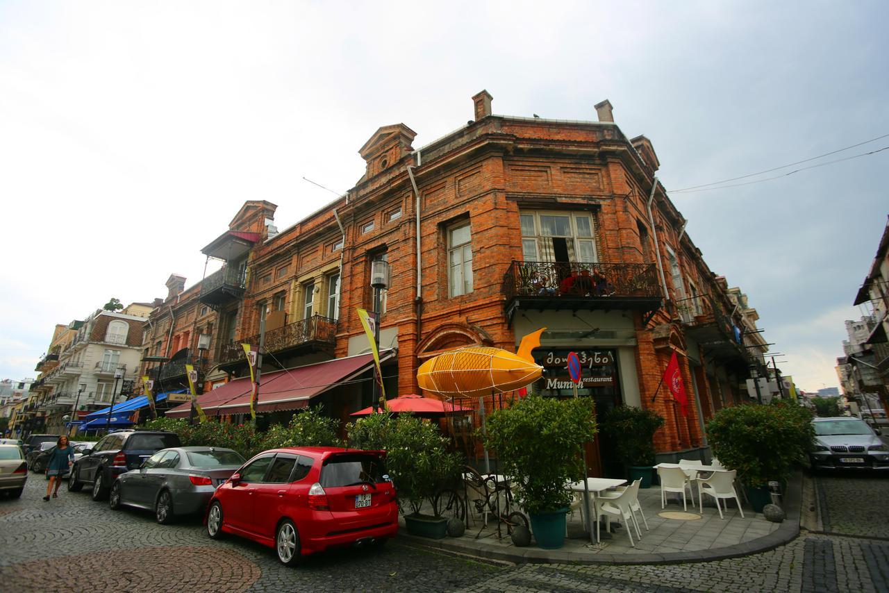 Lilus Hostel Batumi Exterior photo